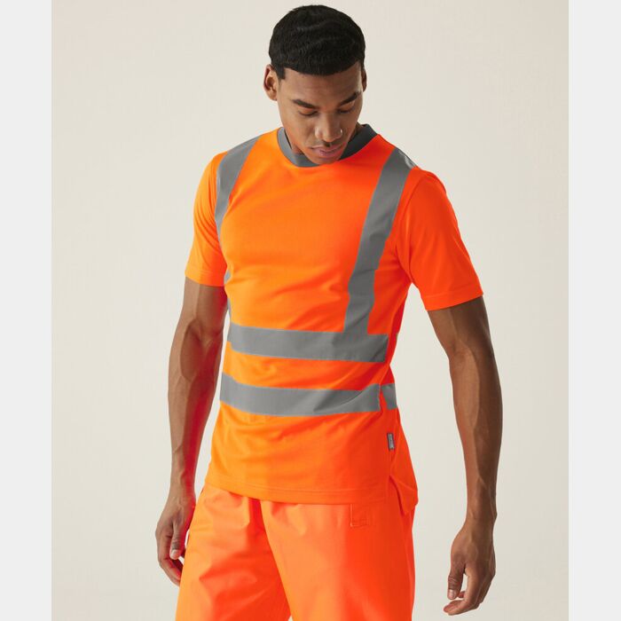 Regatta Hi-Vis Workwear with Intelligent Directional Reflection Regatta Hi-Vis Workwear with Intelligent Directional Reflection Thumbnail